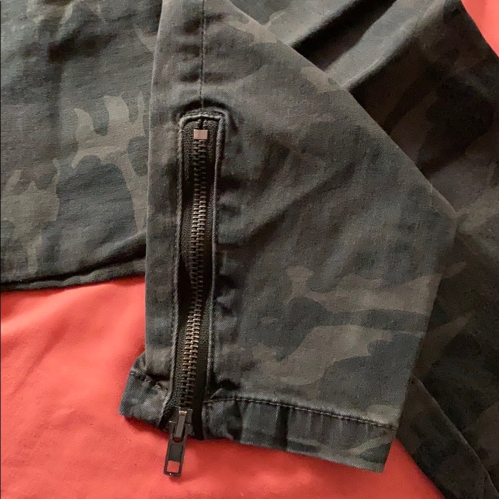 Jeans - Picture 2 of 3